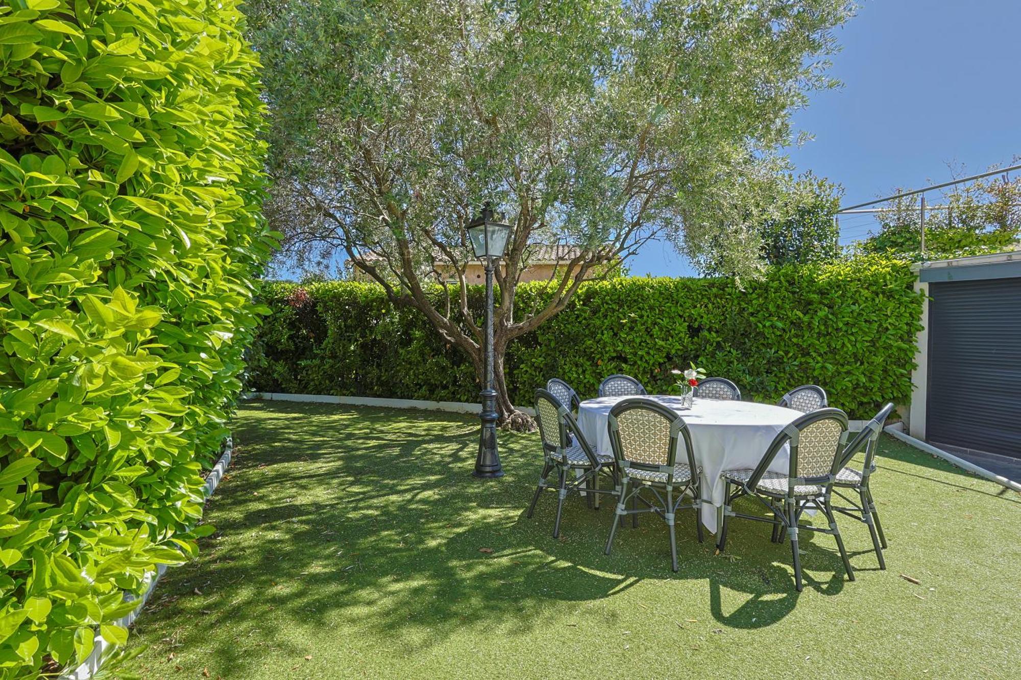 Hotel&Restaurant Perla Riviera Villeneuve-Loubet Buitenkant foto