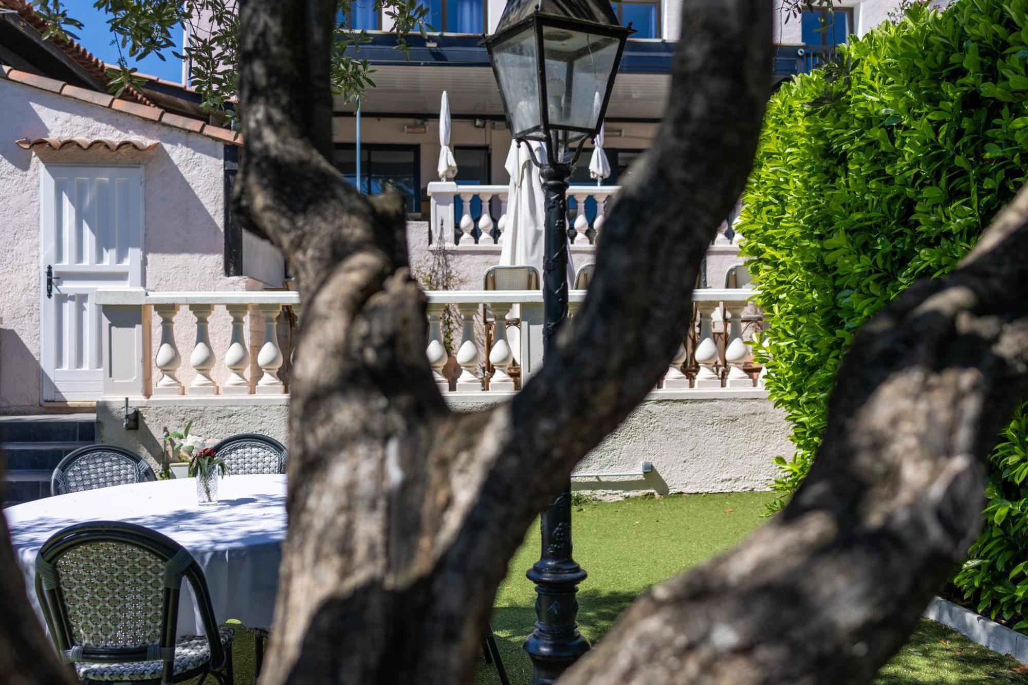 Hotel&Restaurant Perla Riviera Villeneuve-Loubet Buitenkant foto