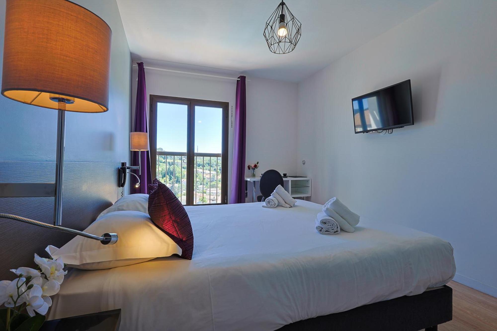 Hotel&Restaurant Perla Riviera Villeneuve-Loubet Buitenkant foto